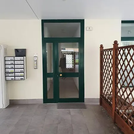 4 Posti Dentro Le Mura Di *
